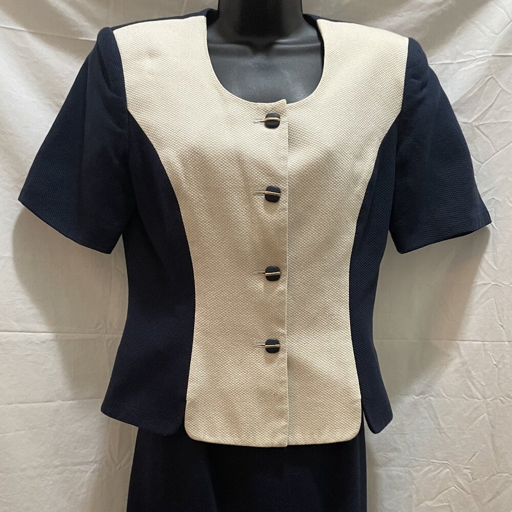 Two-tone chic women's suit